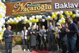 Tatvan’da Gaziantep Nacaroğlu Baklavaları şubesi hizmete açıldı