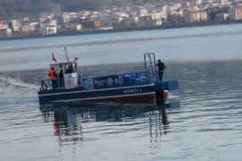 Van Gölü’nün Yüzey Temizliğine Başlandı