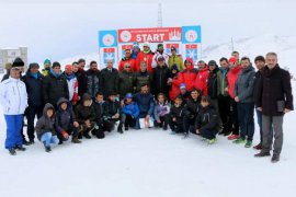 Bitlis'te ‘Kayaklı Koşu 1. Etap Yarışları’ yapıldı