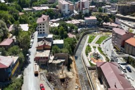 Metruk Binalar Yıkılıyor, Bitlis’in Tarihi Kimliği Yeniden Doğuyor