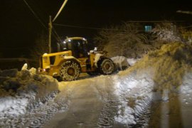 Tatvan'da alarm verildi, belediye ekipleri kar nöbetinde