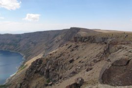 Nemrut Dağı’nda zirve yürüyüşü düzenlendi