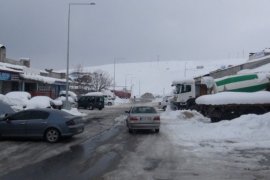 Sanayi Esnafı Dondurucu Soğukta Mesleğini İcra Ediyor