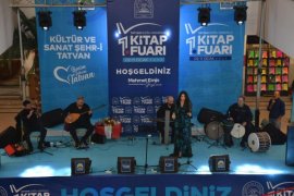 Kitap Fuarı Kapsamında Tatvan’da Konser Düzenlendi