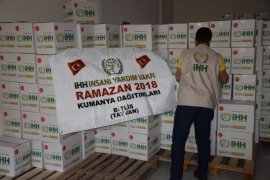 Bitlis İHH, 1500 aileye Ramazan kumanyası dağıttı