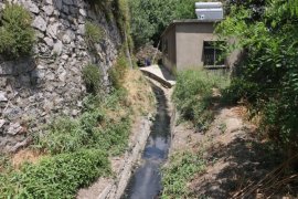 Bitlis Belediyesi, sulama kanalları temizleme çalışması başlattı