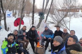 Aktivistler Van Gölü Havzası'nda Kış Kampı Yaptı