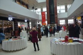 Tatvan'da el sanatları sergisi açıldı