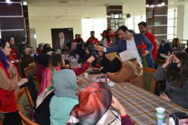 Tatvan Belediyesi ile Kızılay Tarafından Kadınlara Yönelik Sinema Etkinliği Düzenlendi