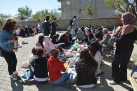 Kız Lisesi Öğrencileri Tarafından Geleneksel Kahvaltı Programı Düzenlendi