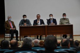 Kaymakamı Erdemir ve Başkan Geylani’nin Katılımıyla Muhtarlar Toplantısı Yapıldı