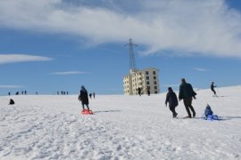 Bitlis’teki Kayak Merkezlerine Yoğun İlgi