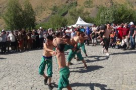 Tatvan’da ‘Nemrut Yayla Şenlikleri’ düzenlendi