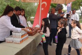 TRT tarafından Van Gölü sahilinde çocuklara yönelik sinema etkinliği düzenlendi