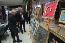 Tatvan ADEM kursiyerleri AVM’de sergi açtı