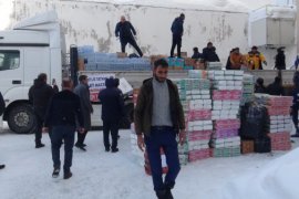 Bitlis’teki Sağlık Çalışanları Deprem Bölgesine 2 Tır Yardım Malzemesi Gönderdi