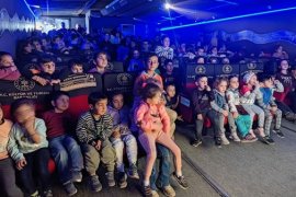 Gezen Sinema Tırı Tatvan’daki Çocuklarla Buluştu
