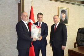 Türk-İş Başkanı Atalay, Bitlis Valiliği ve Tatvan Belediyesi’ni ziyaret etti