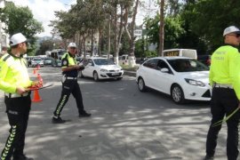 Tatvan’daki sürücüler için 'Karne' dağıtıldı