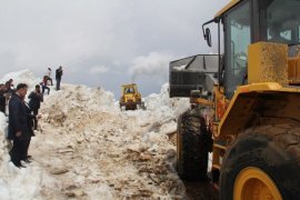 Nemrut Kalderası yolunda karla mücadele çalışması devam ediyor