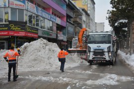 Tatvan'da 1500 Kamyon Kar İlçe Merkezi Dışına Taşındı