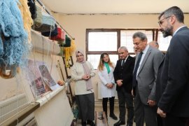 Vali Karaömeroğlu, Kadın Yaşam ve Toplum Merkezi’ni Ziyaret Etti