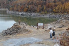 STK İle Doğaseverler Nemrut Kalderası’nda İnşa Edilen Beton Yapıya Tepki Gösterdiler