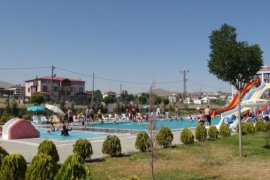 Tatvan’daki Aqua Park Hizmete Açıldı