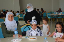 Tatvanlı çocuklar için İzmirli kadınlar sünnet şöleni düzenledi