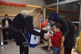 Tatvan Kaymakamı Mehmet Ali Özkan’ın eşi Arzu Özkan TAŞGAD’ın birinci yıl dönümü programına katıldı