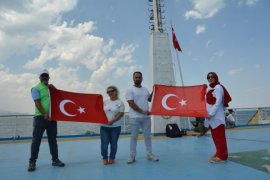 Türkiye’nin En Büyük Feribotunda Zafer Bayramı’nı Kutladılar