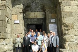 Ahmet Eren ile Rektör Yardım Bitlis’teki tarihi yerleri inceledi