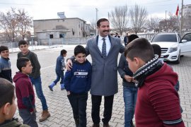 Tatvan Belediyesi, Kıyıdüzü İlkokulu’na kütüphane kurdu