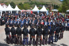 Bitlis ‘1. Kitap Fuarı’ Düzenlenen Etkinliklerle Devam Ediyor