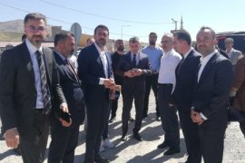 Bakan Uraloğlu Tatvan’daki Karayolu Çalışmalarını İnceledi
