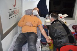 Başkan Geylani, Kızılay’a kan bağışında bulundu