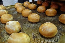 Meslek Lisesi Öğrencileri Anaokulu Öğrencileri İçin Ekmek Üretimine Başladı