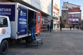 Tatvan Belediyesi, Mobil İkram Aracı'yla Çorba Dağıtımına Başladı