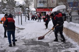 Tatvan İlçe Merkezindeki Karlar Yerleşim Alanı Dışına Taşınıyor