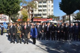 Tatvan’da 29 Ekim Cumhuriyet Bayramı Çelenk Sunma Töreni Düzenlendi