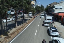 Tatvan Cumhuriyet Caddesi Çift Taraflı Olarak Trafiğe Açıldı