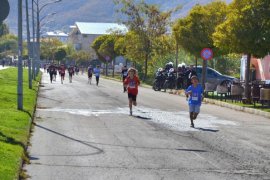 Kaymakam Demirer, Cumhuriyet’in 102. Yılına Özel Atletizm Müsabakasına Katıldı