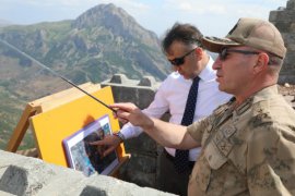 Bitlis Valisi Çağatay, Gazitepe Üs Bölgesi'ni Ziyaret Etti