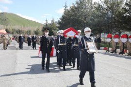 Bitlis’te şehit olan askerler için tören düzenlendi