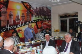 Vali Ustaoğlu iftar yemeğinde kanaat önderleriyle bir araya geldi