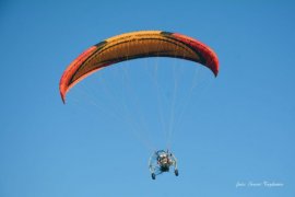 İranlı paraşütçüler Nemrut Dağı’nda Yamaç Paraşütü uçuşu yaptı