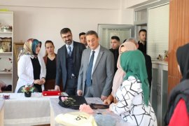 Vali Karaömeroğlu, Kadın Yaşam ve Toplum Merkezi’ni Ziyaret Etti