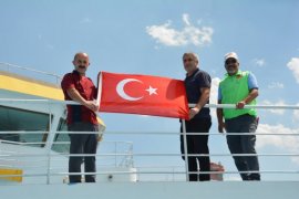 Türkiye’nin En Büyük Feribotunda Zafer Bayramı’nı Kutladılar