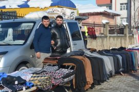 Tatvan’daki Perşembe Pazarına Vatandaşlar İlgi Gösteriyor