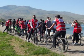 Kızılay Gönüllüleri Bisiklet Etkinliği Düzenledi